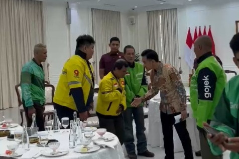 Wapres Gibran Rakabuming Raka mendengarkan aspirasi pengemudi ojek online di Istana Wapres, Jakarta pada Minggu (31/8/2025). Foto: Dok. Istimewa