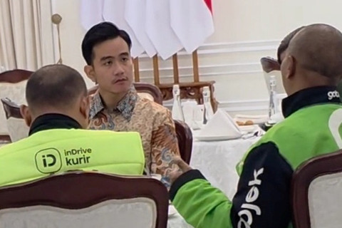 Wapres Gibran Rakabuming Raka mendengarkan aspirasi pengemudi ojek online di Istana Wapres, Jakarta pada Minggu (31/8/2025). Foto: Dok. Istimewa