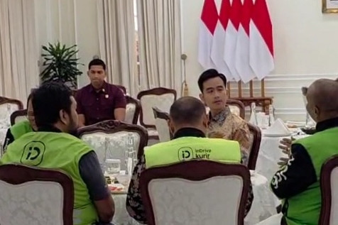 Wapres Gibran Rakabuming Raka mendengarkan aspirasi pengemudi ojek online di Istana Wapres, Jakarta pada Minggu (31/8/2025). Foto: Dok. Istimewa