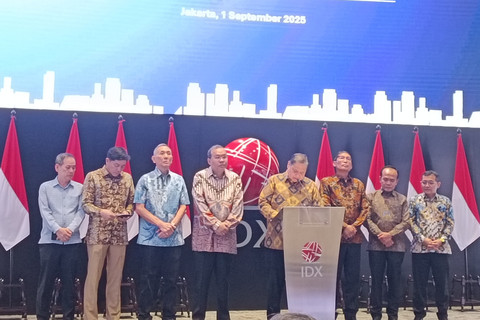 Menteri Koordinator Bidang Perekonomian Airlangga Hartarto di Bursa Efek Indonesia (BEI), Senin (1/9/2025). Foto: Muhammad Fhandra Hardiyon/kumparan