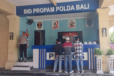 Siswa SMA yang ikut demo di Polda Bali, Senin (1/9/2025). Foto: Denita BR Matondang/kumparan