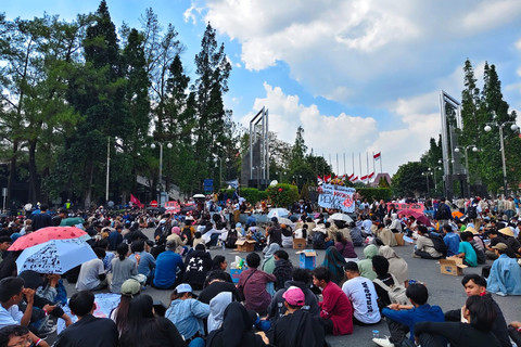 Aliansi Jogja memanggil menggelar aksi demonstrasi di Bundaran UGM, Senin (1/9/2025). Foto: Arfiansyah Panji Purnandaru/kumparan