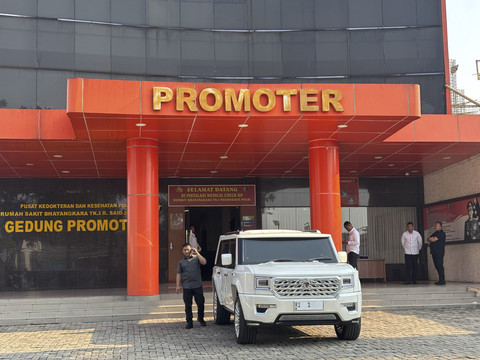 Mobil Maung RI 1 Presiden Prabowo Subianto terparkir di depan gedung Promoter Pusat Kedokteran dan Kesehatan Polri RS Polri, Kramat Jati, Jakarta Timur pada Senin (1/9/2025). Foto: Abid Raihan/kumparan