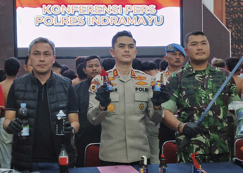 Kapolres Indramayu AKBP Mochamad Fajar Gemilang dan Dandim Indramayu Letkol Inf Yanuar Setyaga saat konferensi pers, Senin (1/9/2025). Foto: Dok. Istimewa