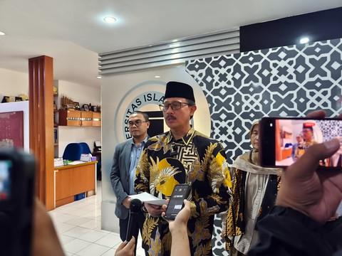 Rektor Unisba, Harits Nu'man dalam Konferensi Pers, Selasa (2/8/2025). Foto: Linda Lestari/kumparan