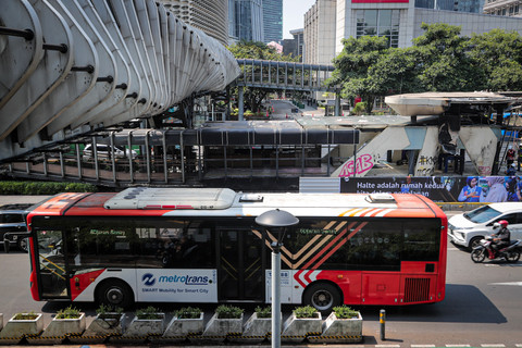 Kondisi Halte TransJakarta Senayan Jakarta pada Selasa (2/9/2025) rusak akibat ulah orang tak dikenal saat unjuk rasa. Foto: Iqbal Firdaus/kumparan