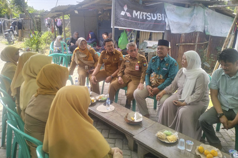 Safiatun, Ibu Andika Lutfi Falah (16) pelajar yang meninggal dunia usai mengalami luka berat di bagian kepala dalam aksi unjuk rasa di Jakarta, di kediamannya Selasa (2/9/2025). Foto: kumparan