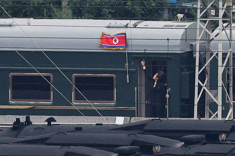 Kereta yang ditumpangi Pemimpin Korea Utara Kim Jong-un tiba di Beijing, China, Selasa (2/9/2025). Foto: Go Nakamura/REUTERS
