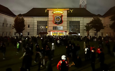 Aksi demonstrasi di Mapolda DIY, Jumat (29/8) malam. Foto: Pandangan Jogja/Iqbaltwq