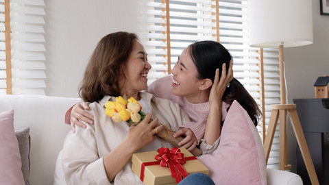 Ilustrasi perempuan dan ibu.   Foto: Shutterstock