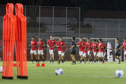Pemain Timnas Indonesia U-23 mengikuti sesi latihan di Stadion Gelora 10 November, Surabaya, Jawa Timur, Selasa (2/9/2025). Foto: Umarul Faruq/ANTARA FOTO