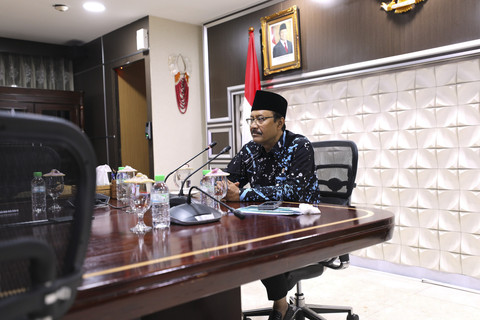 Mensos Saifullah Yusuf (Gus Ipul) saat memberikan arahan kepada para tenaga kependidikan Sekolah Rakyat dari seluruh Indonesia secara daring di Kantor Kemensos, Jakarta Pusat, Selasa (2/9/2025). Foto: Kemensos RI