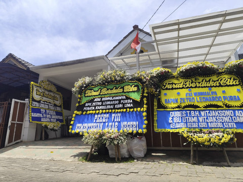 Suasana rumah duka Zetro Leonardo Purba, pegawai Kemlu yang berdinas di KBRI Lima, Peru di Tangerang Selatan, pada Rabu (3/9/2025). Foto: Luthfi Humam/kumparan