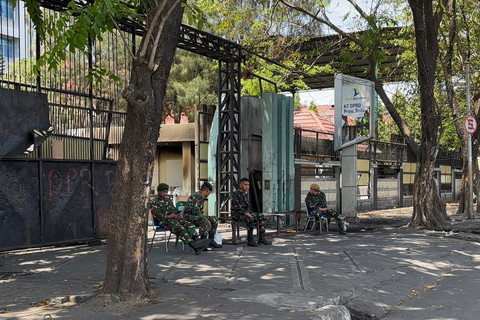 TNI berjaga di depan Kantor Gedung DPRD Makassar, Rabu (3/9/2025). Foto: kumparan