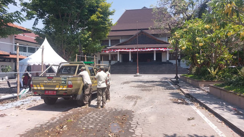 DPRD Solo dijaga anggota Satpol PP Solo. dok kumparan