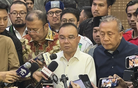 Wakil Ketua Umum DPR RI Sufmi Dasco Ahmad menjawab pertanyaan wartawan saat dijumpai di kompleks Parlemen, Senayan, Jakarta, Rabu (3/9/2025). Foto: Haya Syahira/kumparan
