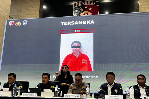 Polisi menunjukkan foto tersangka provokasi penghasutan saat rangkaian aksi demonstrasi berujung ricuh saat konferensi pers di Mabes Polri, Jakarta, Rabu (3/9/2025). Foto: Rayyan Farhansyah/kumparan