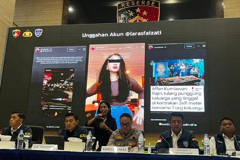 Konten yang diunggah akun Instagram salah satu tersangka provokasi penghasutan saat rangkaian aksi demonstrasi berujung ricuh ditampilkan saat konferensi pers di Mabes Polri, Jakarta, Rabu (3/9/2025). Foto: Rayyan Farhansyah/kumparan