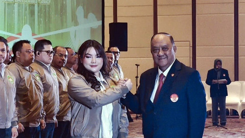 Ketua Umum PP Pertina, Hillary Brigitta Lasut bersama Ketua Umum KONI Pusat, Letjen TNI (Purn) Marciano Norman.