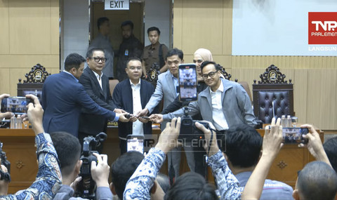 Suasana saat pelantikan pimpinan Komisi IIII DPR RI di kompleks Parlemen, Senayan, Jakarta, Kamis (4/9/2025). Foto: Youtube/TVR PARLEMEN