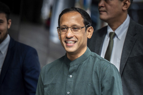 Mantan Menteri Pendidikan, Kebudayaan, Riset dan Teknologi (Mendikbudristek) 2019-2024 Nadiem Makarim berjalan menuju ruangan untuk menjalani pemeriksaan di Jampidsus, Kejaksaan Agung, Jakarta, Kamis (4/9/2025). Foto: Bayu Pratama S/ANTARA FOTO