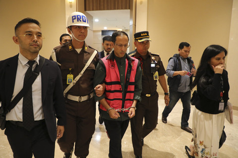 Eks Mendikbudristek, Nadiem Makarim, ditetapkan sebagai tersangka kasus dugaan korupsi pengadaan laptop Chromebook di Kemendikbudristek, Kamis (4/9/2025). Foto: Kejagung RI