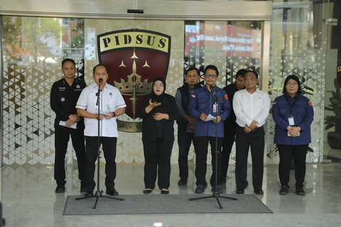Konferensi pers terkait eks Mendikbudristek, Nadiem Makarim yang ditetapkan sebagai tersangka kasus dugaan korupsi pengadaan laptop Chromebook di Kemendikbudristek, Kamis (4/9/2025). Foto: Kejagung RI