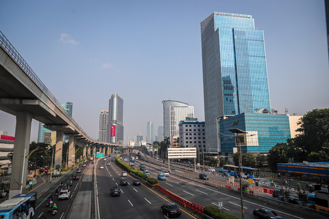 Sejumlah kendaraan melintas di kawasan MT Haryono, Gatot Subroto dan Tol Dalam Kota yang terlihat lengang pada Jumat (5/9/2025). Foto: Iqbal Firdaus/kumparan