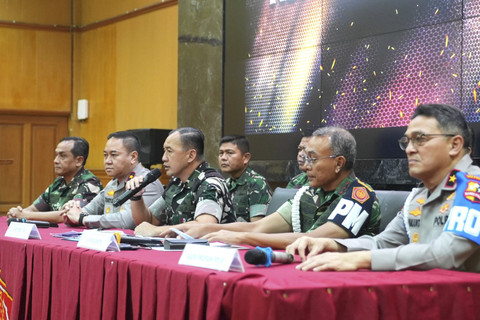 Konferensi Pers Mabes TNI terkait kabar hoaks terkait TNI selama gelombang kerusuhan di Indonesia pada Jumat (5/9/2025). Foto: Dok. Puspen TNI