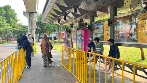 Suasana Taman Mini Indonesia Indah, Jakarta Timur, saat libur panjang Maulid Nabi, Sabtu (6/9). Foto: Nasywa Athifah/kumparan