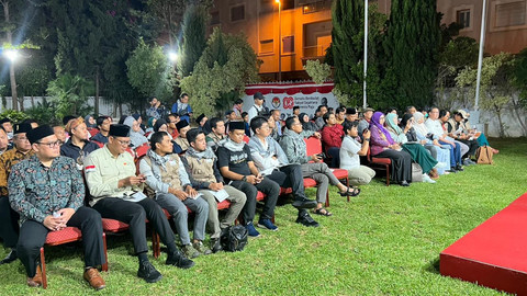 Suasana pelepasan delegasi Indonesia yang akan berlayar ke Gaza, Jumat (5/9) oleh Dubes RI untuk Tunisia, Zuhairi Misrawi. Foto: Rizki Baiquni Pratama/kumparan