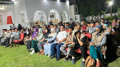 Suasana pelepasan delegasi Indonesia yang akan berlayar ke Gaza, Jumat (5/9) oleh Dubes RI untuk Tunisia, Zuhairi Misrawi. Foto: Rizki Baiquni Pratama/kumparan