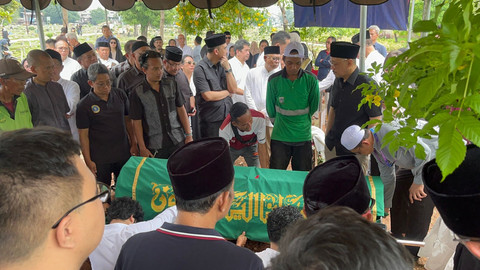 Suasana Pemakaman Arif Budimanta di TPU Layur, Jakarta Timur, Sabtu (6/9). Foto: Rayyan Farhansyah/kumparan