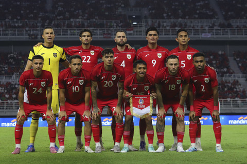 Pesepak bola Timnas Indonesia berfoto bersama sebelum bertanding melawan Timnas Taiwan dalam FIFA Matchday di Stadion Gelora Bung Tomo, Surabaya, Jawa Timur, Jumat (5/9/2025). Foto: Imam Santoso/kumparan