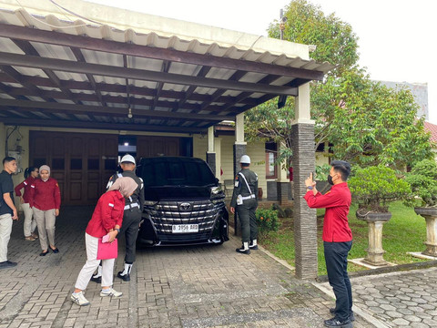 Penampakan mobil mantan gubernur Lampung, Arinal Djunaidi yang disita Kejati Lampung. | Foto: Kejati Lampung