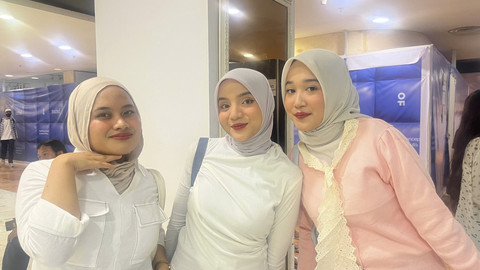Naya (22), Salma (21), dan Fia (21), pengunjung Blok M saat libur panjang Maulid Nabi, Sabtu (6/9/2025). Foto: Nasywa Athifah/kumparan