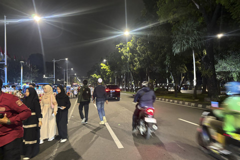 Suasana Jalan Medan Merdeka Selatan, Gambir, Jakarta Pusat saat ada acara perayaan Maulid Nabi yang diadakan Pemprov DKI Jakarta bertajuk "Jakarta Bersholawat" di kompleks Monas pada Sabtu (6/9/2025). Foto: Abid Raihan/kumparan