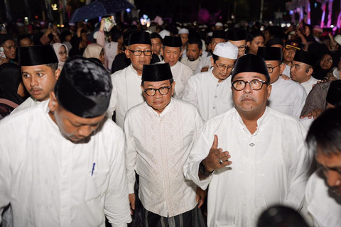 Gubernur DKI Jakarta Pramono Anung dan Wakil Gubernur DKI Jakarta Rano Karno menghadiri acara Jakarta Bersholawat di Monumen Nasional Jakarta, Sabtu (6/9/2025). Foto: Dok. Istimewa