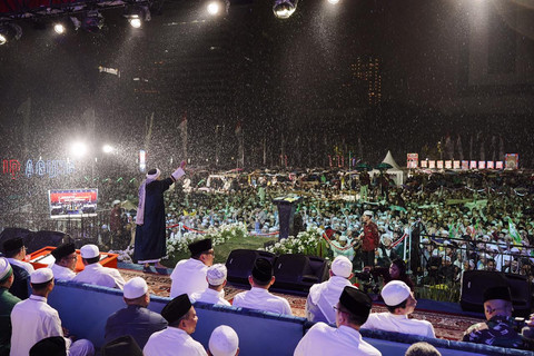 Gubernur DKI Jakarta Pramono Anung dan Wakil Gubernur DKI Jakarta Rano Karno menghadiri acara Jakarta Bersholawat di Monumen Nasional Jakarta, Sabtu (6/9/2025). Foto: Dok. Istimewa