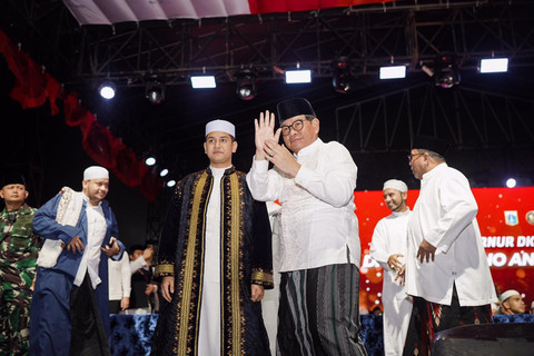 Gubernur DKI Jakarta Pramono Anung dan Wakil Gubernur DKI Jakarta Rano Karno menghadiri acara Jakarta Bersholawat di Monumen Nasional Jakarta, Sabtu (6/9/2025). Foto: Dok. Istimewa