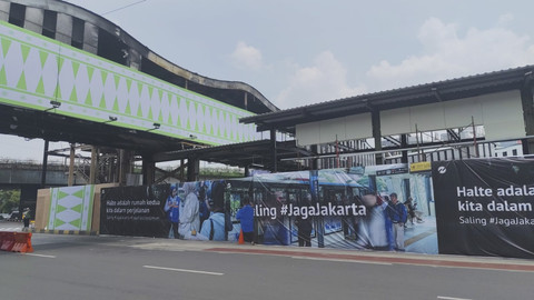 Suasana Halte TransJakarta Senen Toyota Rangga pada Minggu (7/9/2025). Foto: Luthfi Humam/kumparan