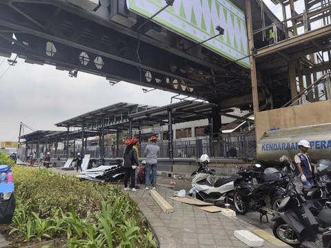 Suasana Halte TransJakarta Senen Toyota Rangga pada Minggu (7/9/2025). Foto: Luthfi Humam/kumparan