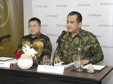 Head of Research & Strategy JP Morgan Indonesia Henry Wibowo, dan CEO & Senior Country Officer JP Morgan Indonesia Gioshia Ralie saat media briefing di Jakarta, Kamis (4/9/2025). Foto: JP Morgan