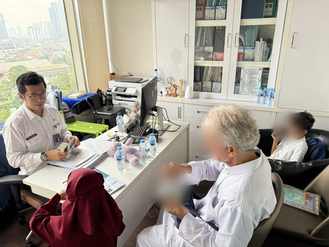 Ditjen Imigrasi menangkap buronan kasus penculikan anak asal Maroko. Foto: Dok. Imigrasi