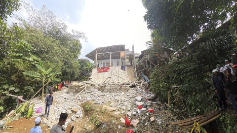 Bangunan ambruk di Ciomas Bogor. Foto: Dok. BPBD Bogor