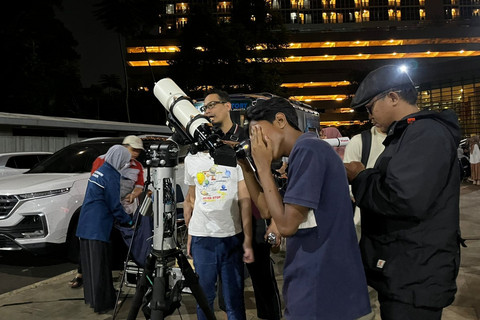 Suasana Acara Piknik Malam Gerhana Bulan Total di Taman Ismail Marzuki, Jakarta Pusat, Minggu (7/9/2025). Foto: Rayyan Farhansyah/kumparan