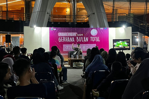 Suasana Acara Piknik Malam Gerhana Bulan Total di Taman Ismail Marzuki, Jakarta Pusat, Minggu (7/9/2025). Foto: Rayyan Farhansyah/kumparan