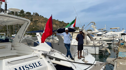 Kapal berbendera Palestina yang besandar di pelabuhan Sido Bou Said, Tunisia Foto: Rizki Baiquni Pratama/kumparan