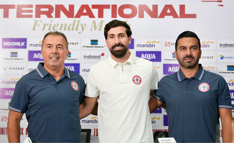 Sesi konferensi pers Timnas Lebanon di Stadion Gelora Bung Tomo, Surabaya, Jawa Timur. Foto: Federasi Sepak Bola Lebanon 