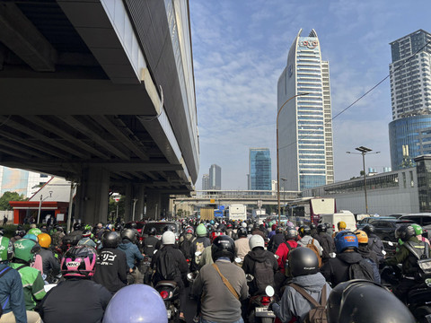 Kemacetan di Jalan Gatot Subroto, Jakarta Selatan, Senin (8/9/2025). Foto: Abid Raihan/kumparan